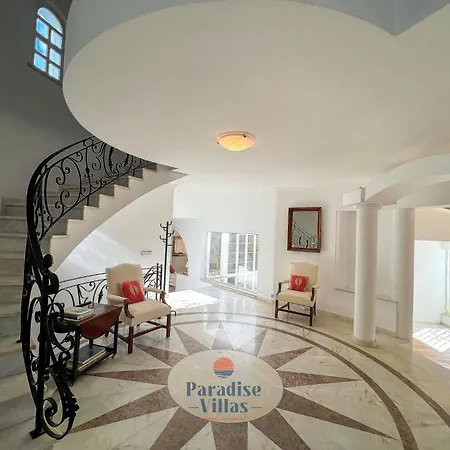 Villa 7 Bedrooms, Main House, And Private Pool *
