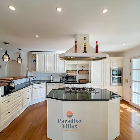 Villa 7 Bedrooms, Main House, And Private Pool *
