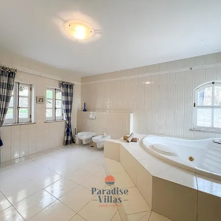 7 Bedrooms, Main House, And Private Pool Villa *