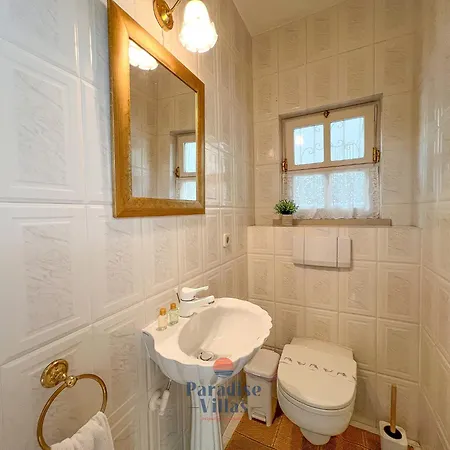 7 Bedrooms, Main House, And Private Pool Villa *